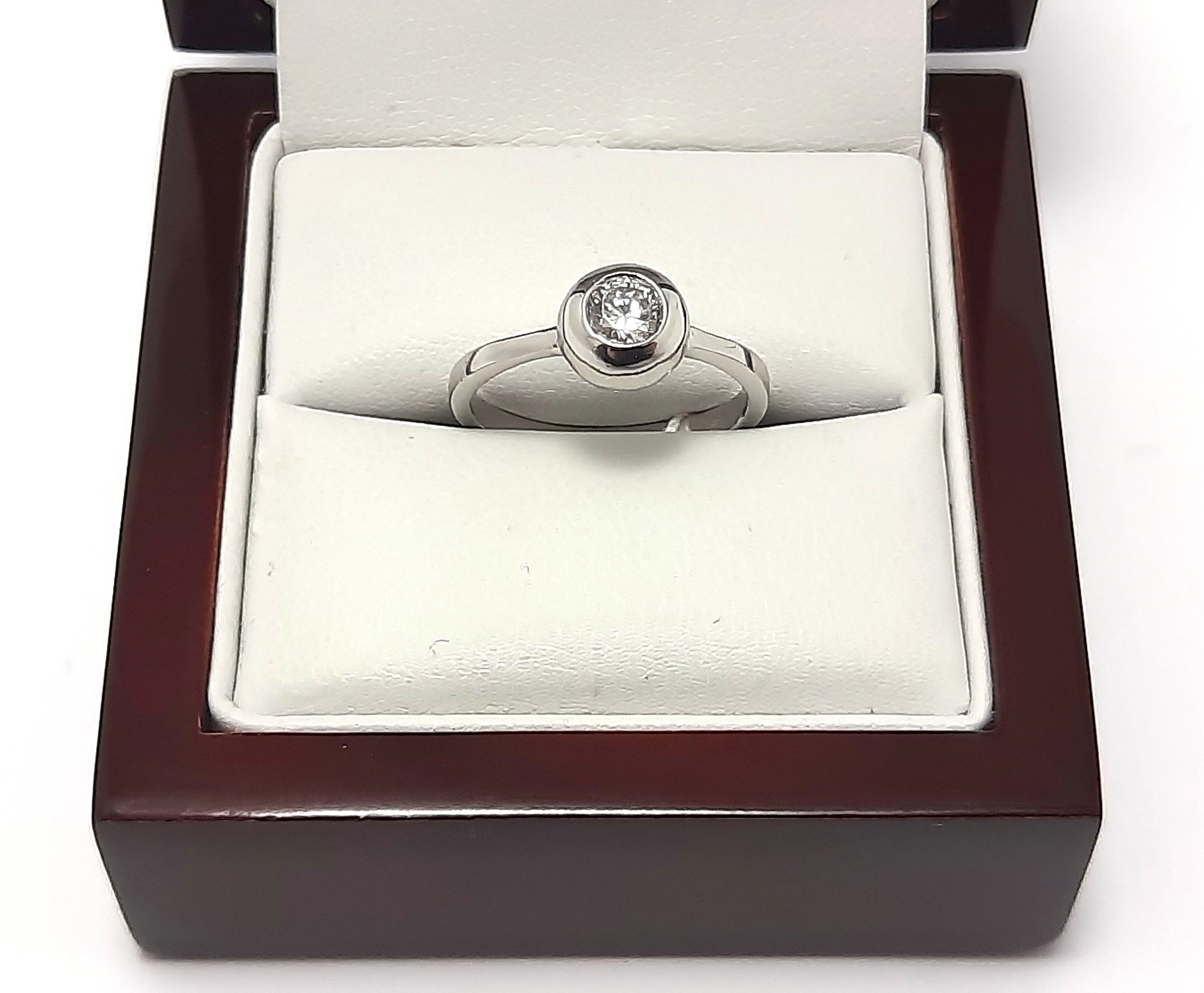 srebrny-pierscionek-okragla-cyrkonia-260g-r14-rodzaj-wyrob-jubilerski