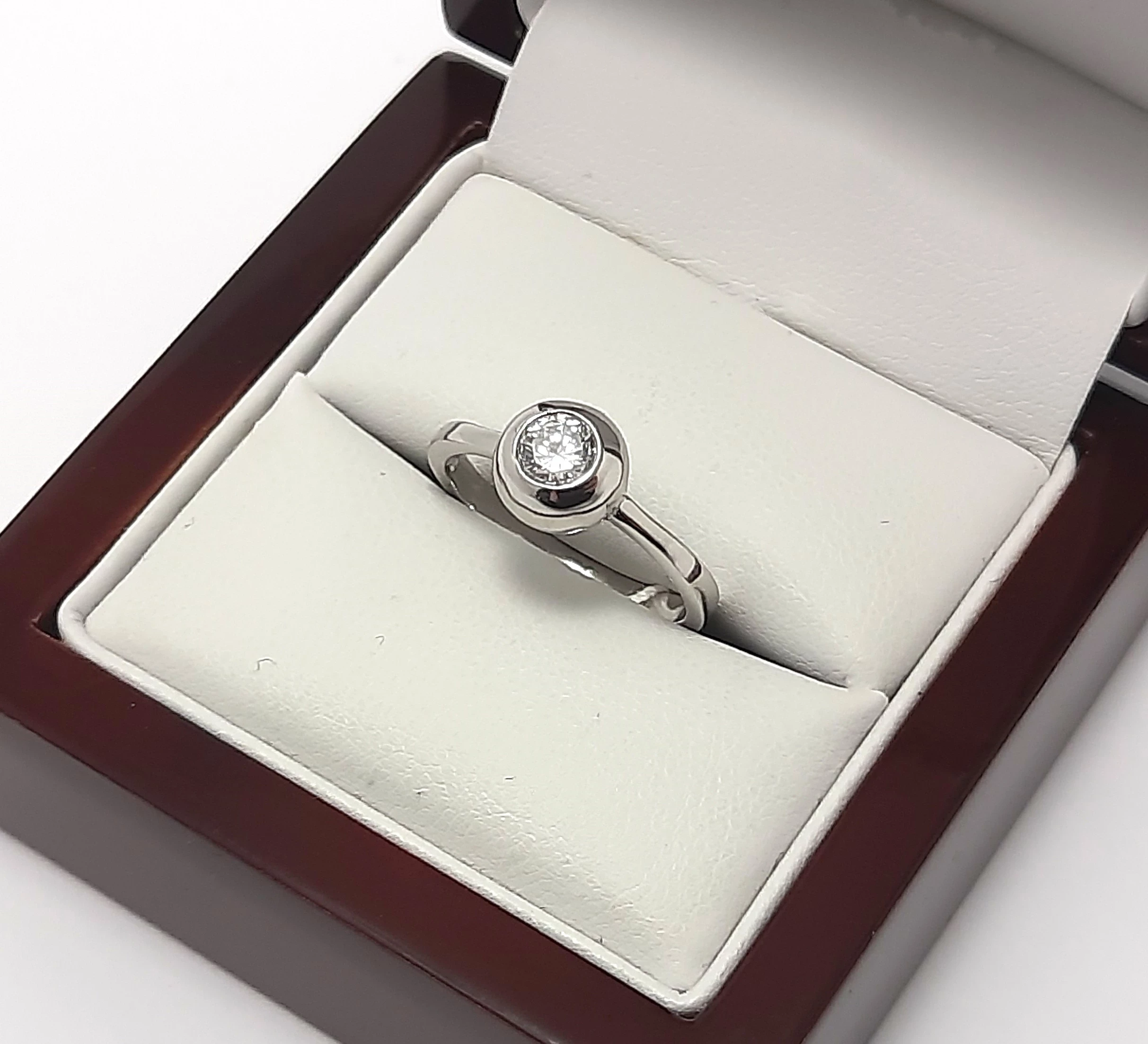 srebrny-pierscionek-okragla-cyrkonia-260g-r14-kamien-cyrkonia