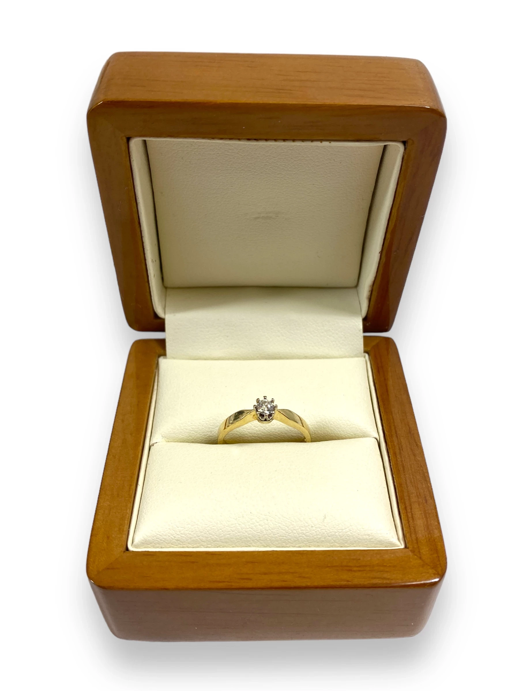 delikatny-pierscionek-z-brylantem-150g585r9-stan-11323-2