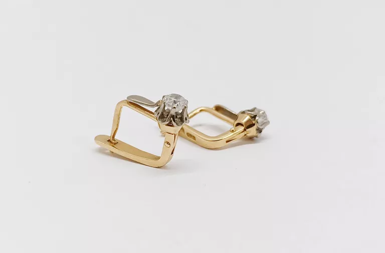 zlote-kolczyki-rodzaj-bigla-angielski