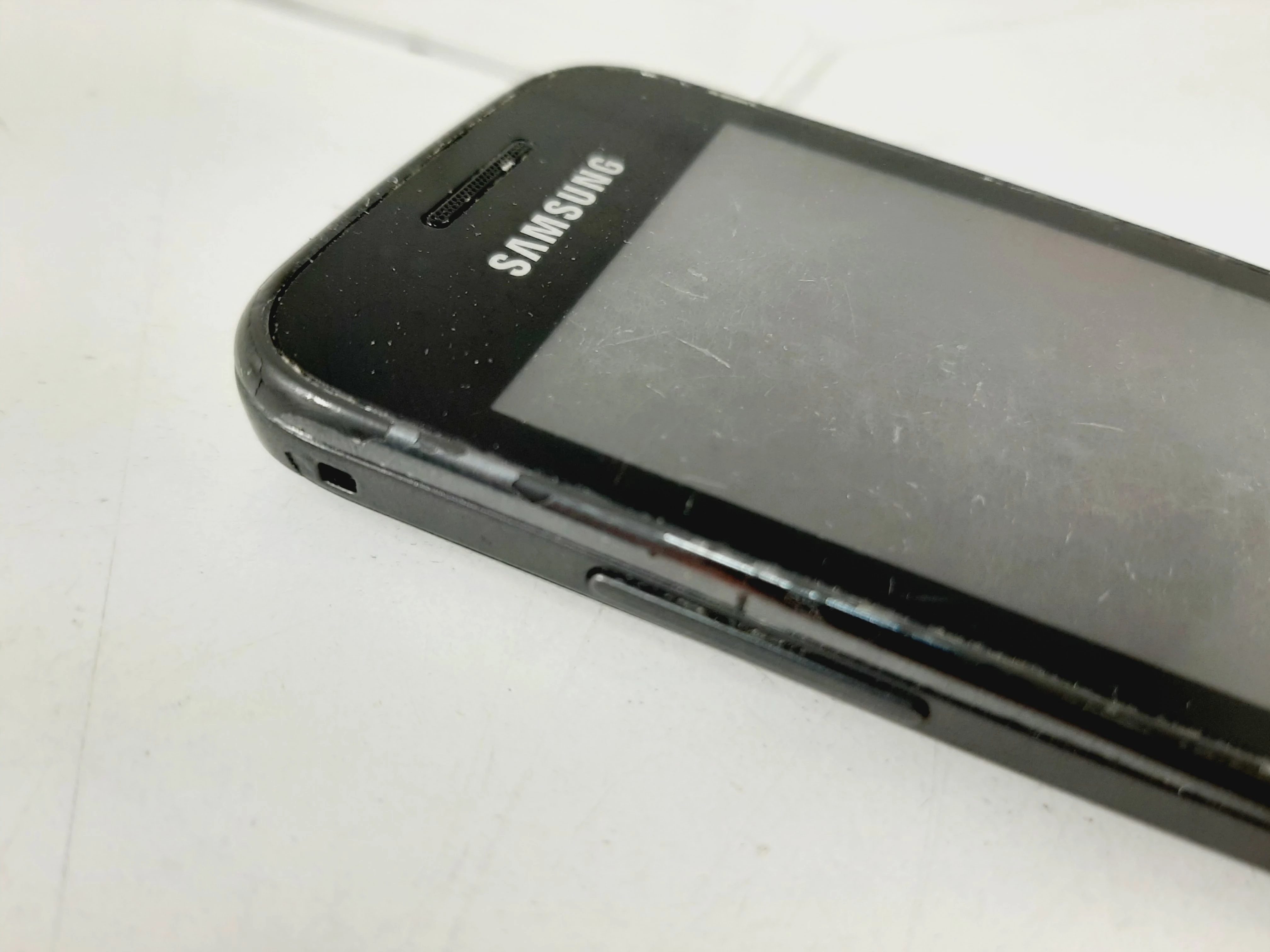 telefon-samsung-s5600-slaba-bateria-wbudowana-pamiec-64-mb