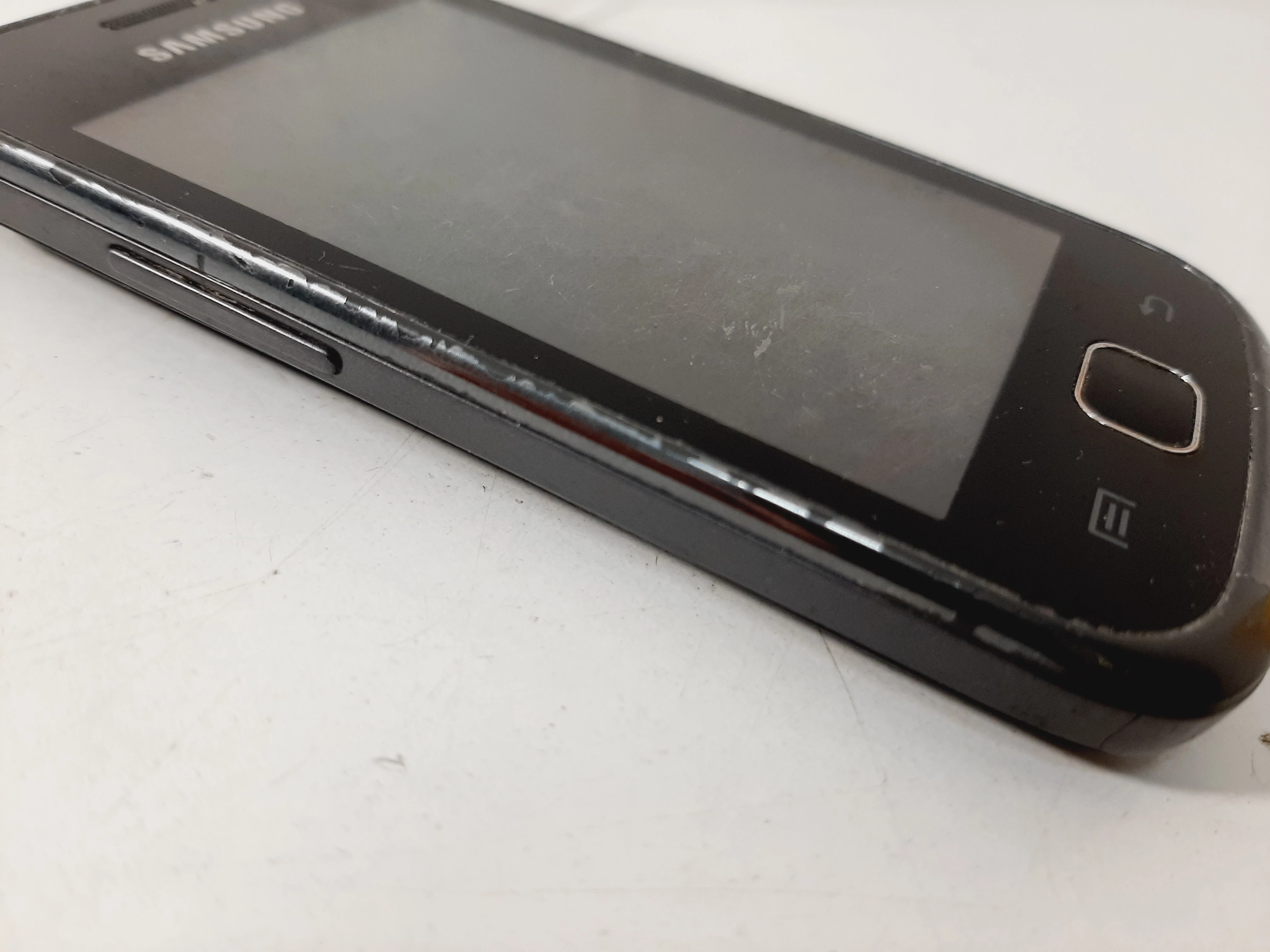 telefon-samsung-s5600-slaba-bateria-przekatna-ekranu-28
