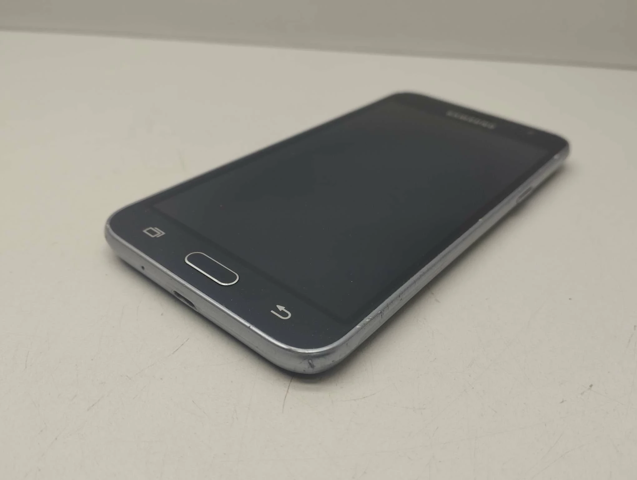 telefon-samsung-j3-opis-typ-smartfon