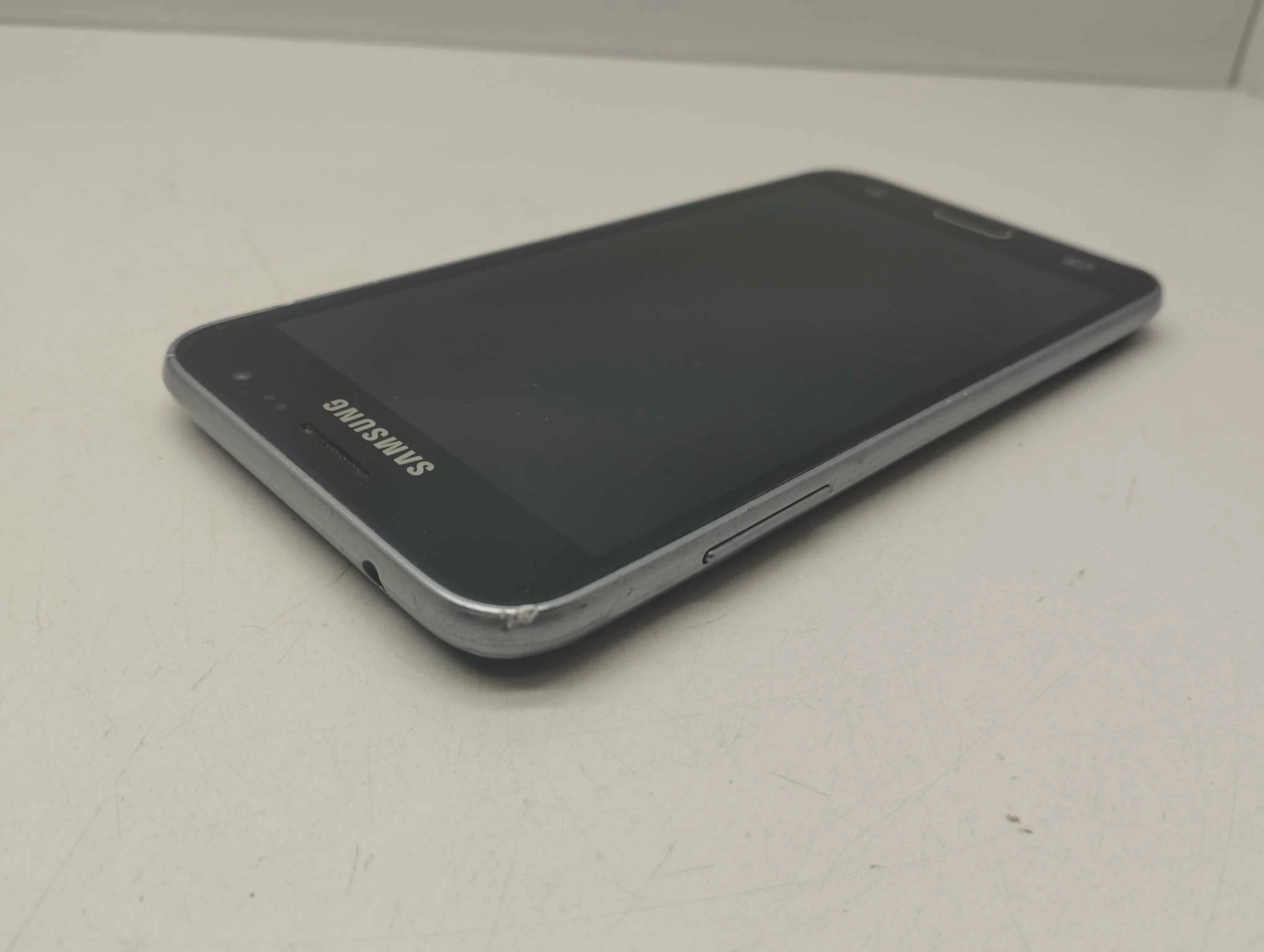 telefon-samsung-j3-opis-kolor-czarny