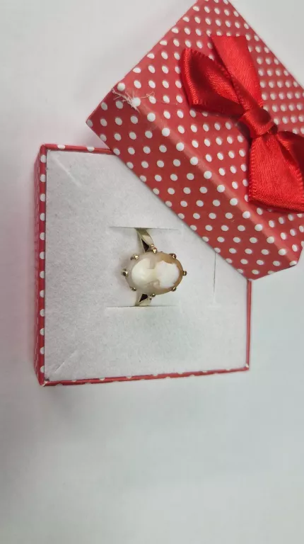 WYJĄTKOWY ZŁOTY PIERŚCIONEK 333 3,60G R.19