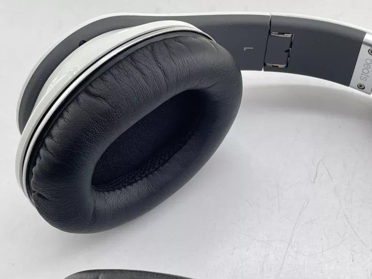 sluchawki-beats-by-dr-dre-beats-studio-kolor-dominujacy-bialy