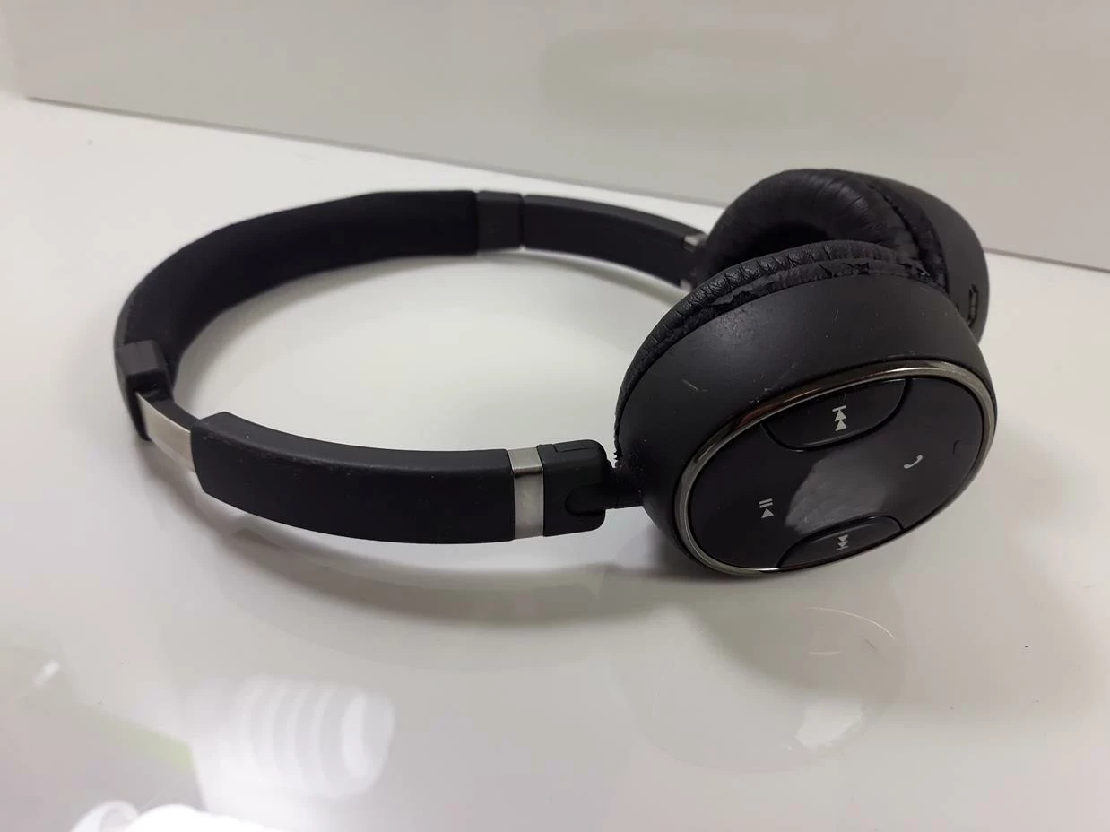 sluchawki-creative-ef0490-czarne-stan-uzywany