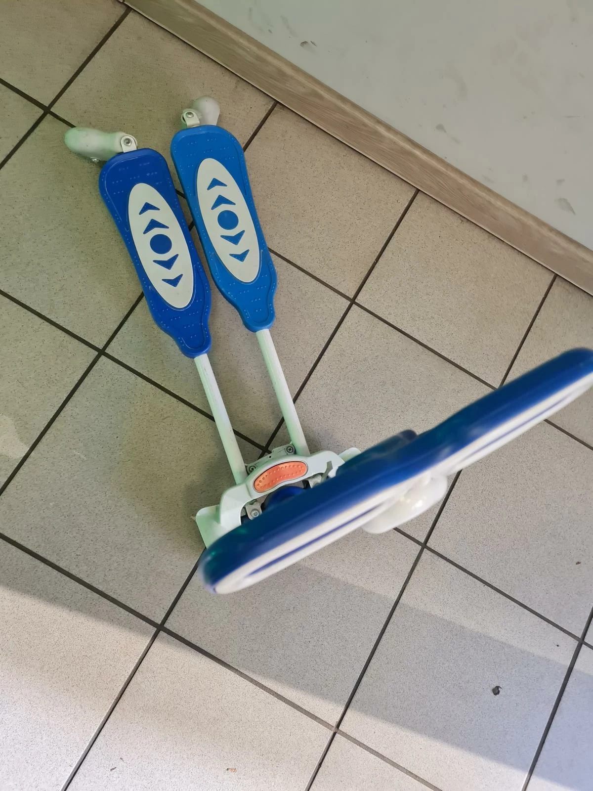 hulajnoga-balansowa-czterokolowa-dla-dzieci-stan-uzywany