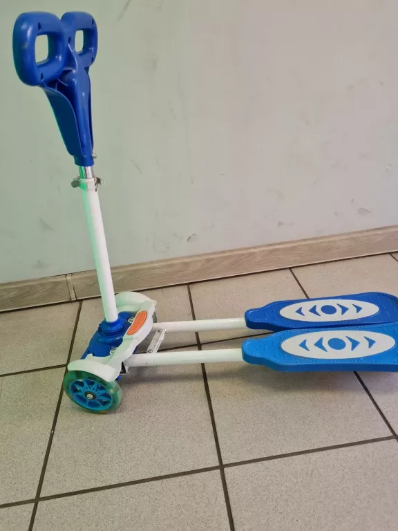 HULAJNOGA BALANSOWA CZTEROKOŁOWA DLA DZIECI