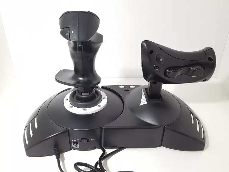 joystick-thrustmaster-tflight-hotas-one-xbox-pc-sposob-podlaczenia-przewodowy
