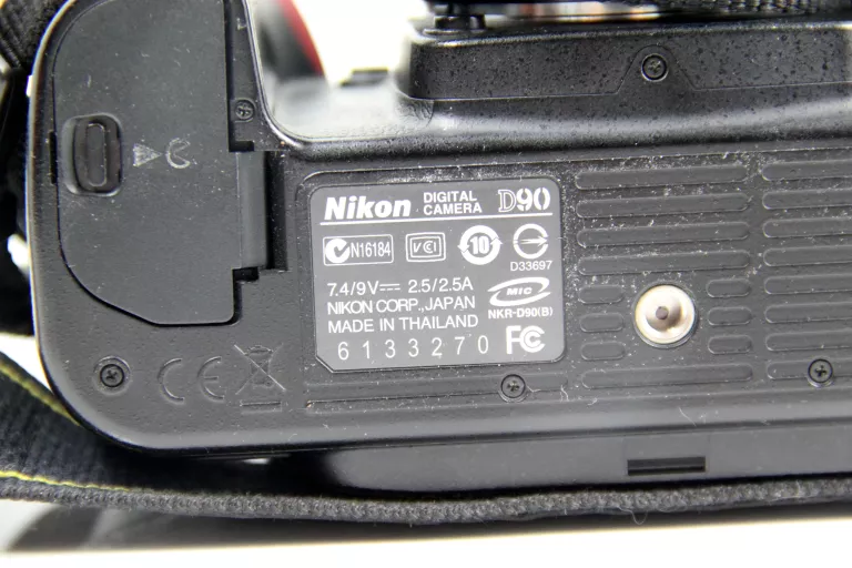 aparat-nikon-d90-obiektyw-18-55mm-ladowarka-model-d90