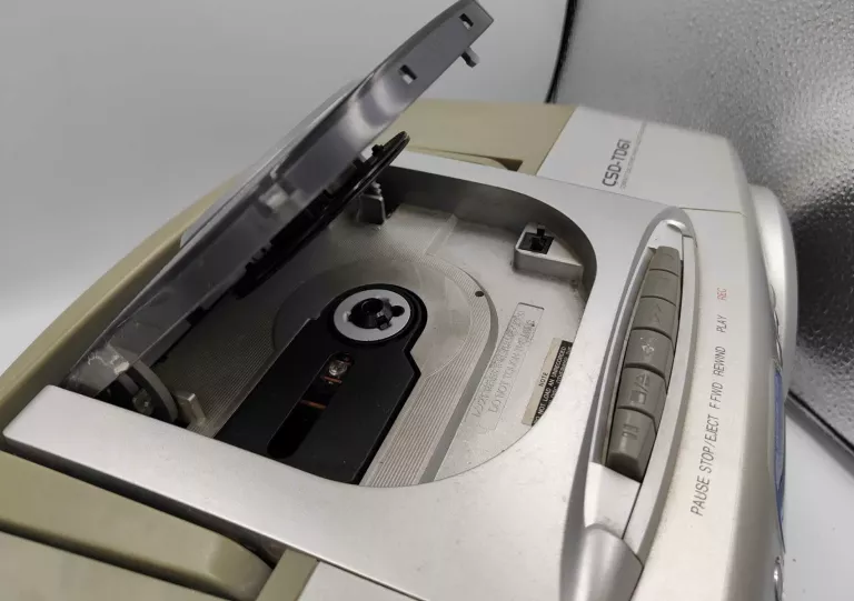 radio-cd-aiwa-csd-td61-fm-komunikacja-brak