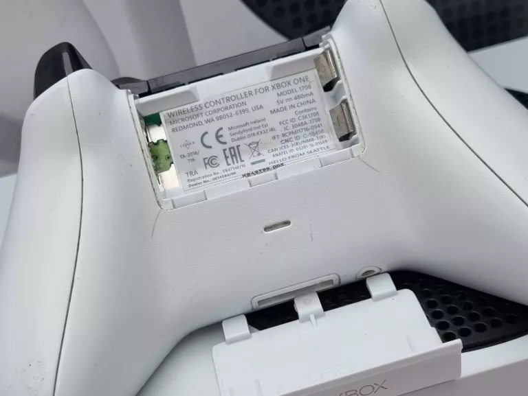 KONSOLA XBOX SERIES S 512GB KOMPLET