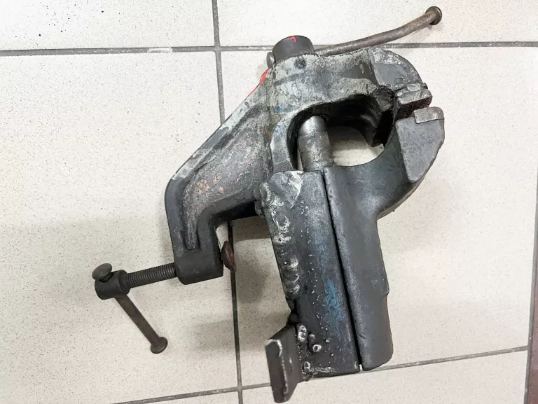 stare-imadlo-pfu-rodzaj-imadla-reczne