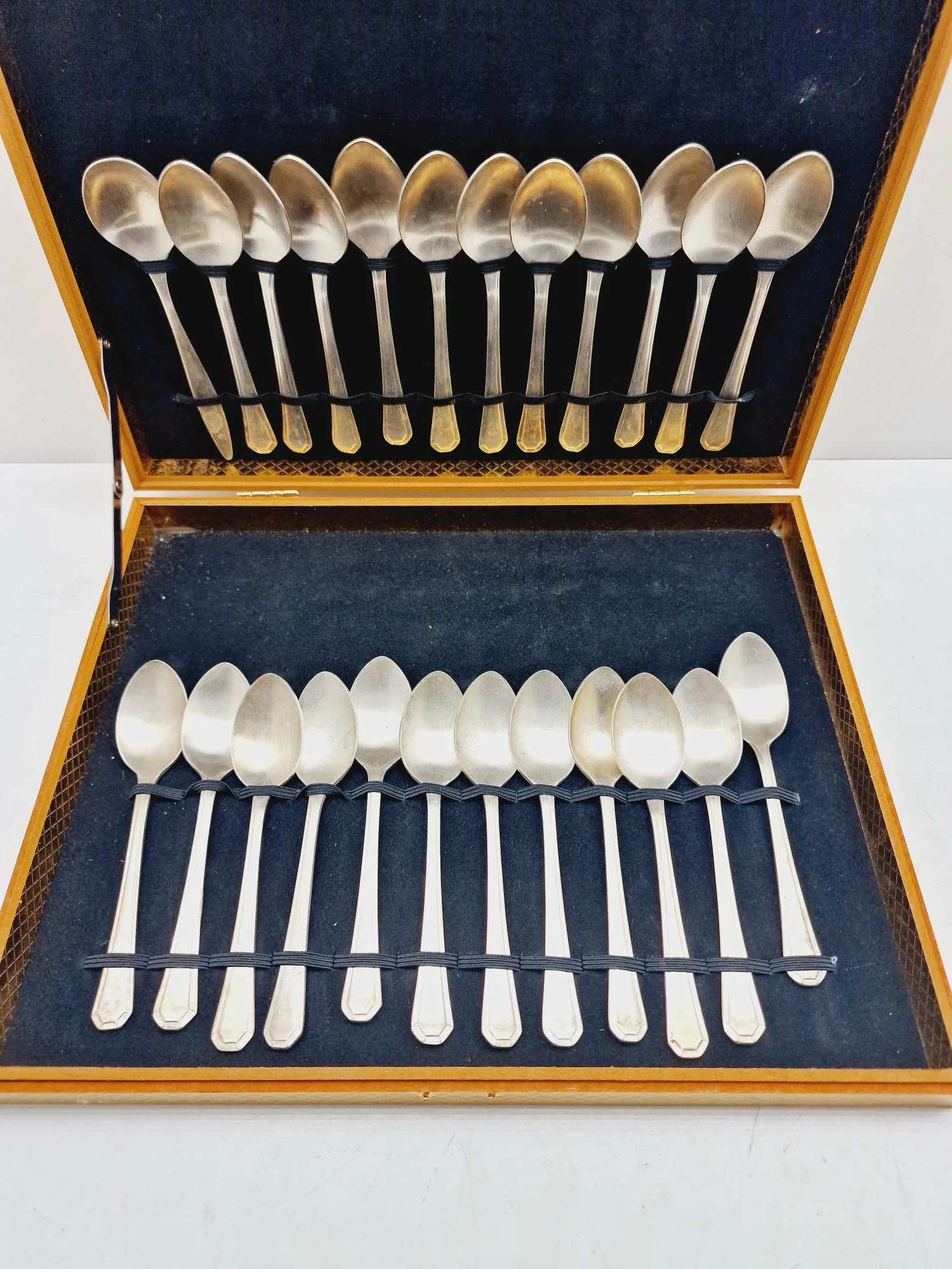 zestaw-24-posrebrzanych-lyzeczek-w-pudelku-jednosci-narodowej-45-sj-wroclaw