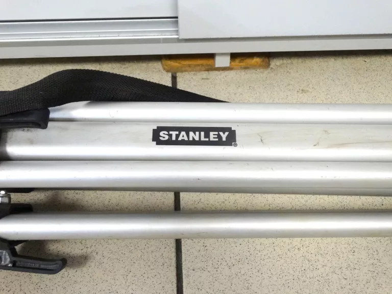 STATYW DO NIWELATORA STANLEY