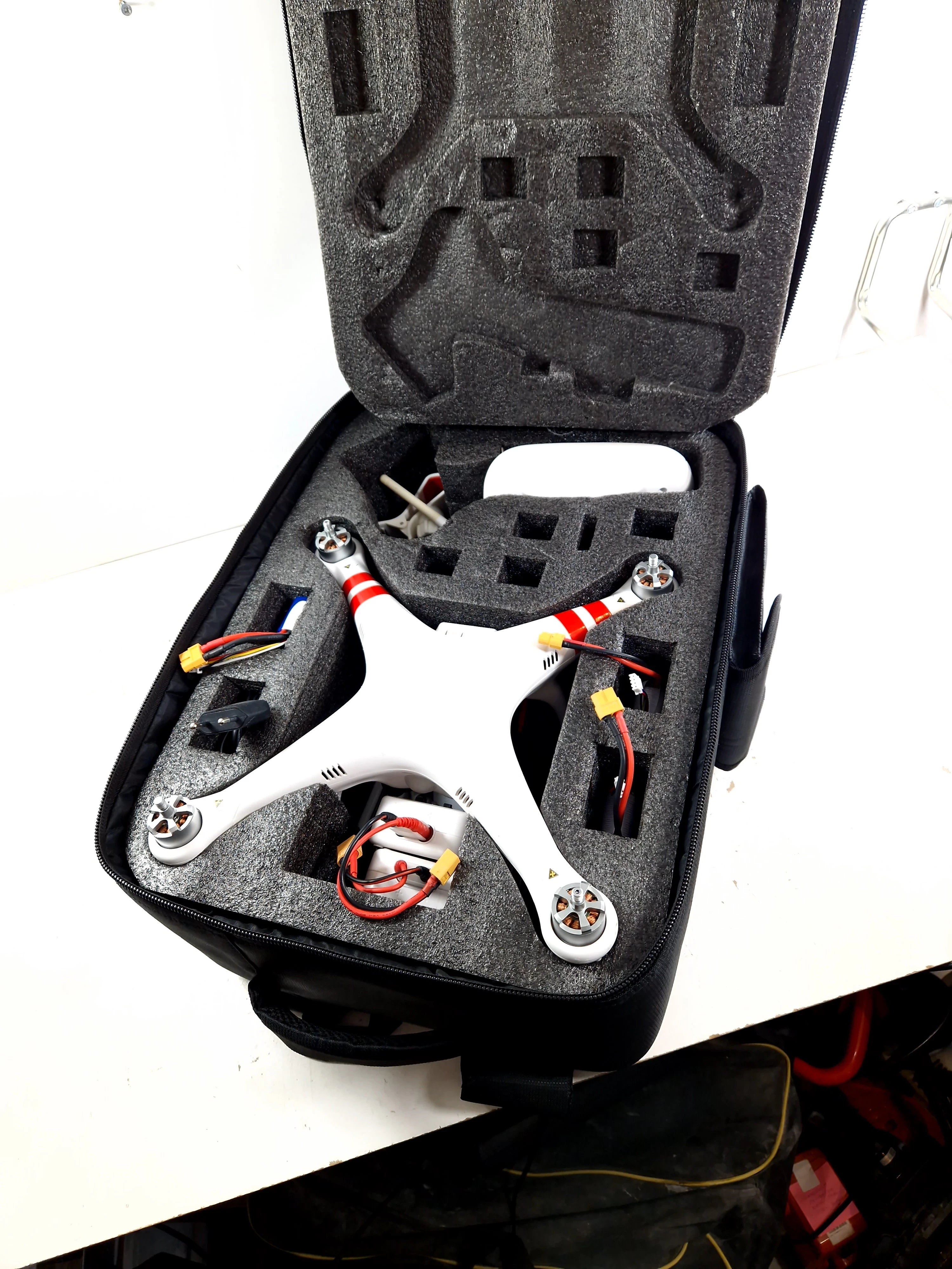 dji-phantom-v-111-komplet-dodatki-stan-uzywany