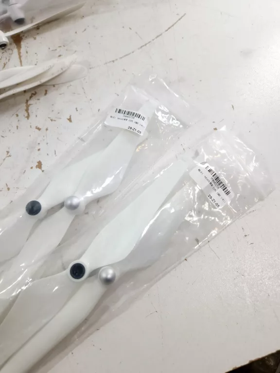 dji-phantom-v-111-komplet-dodatki-model-phantom-v111