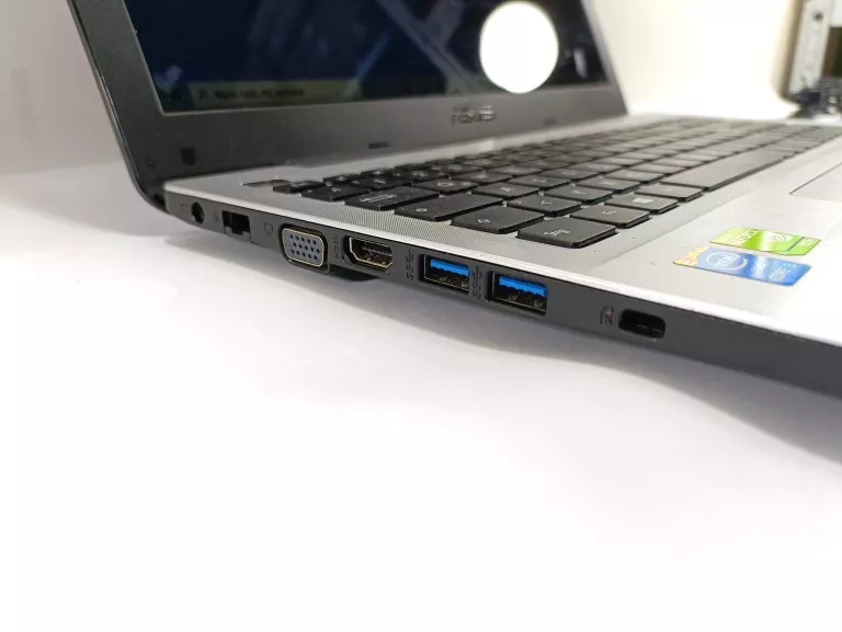 LAPTOP ASUS X555L 4/500GB GF820 I3