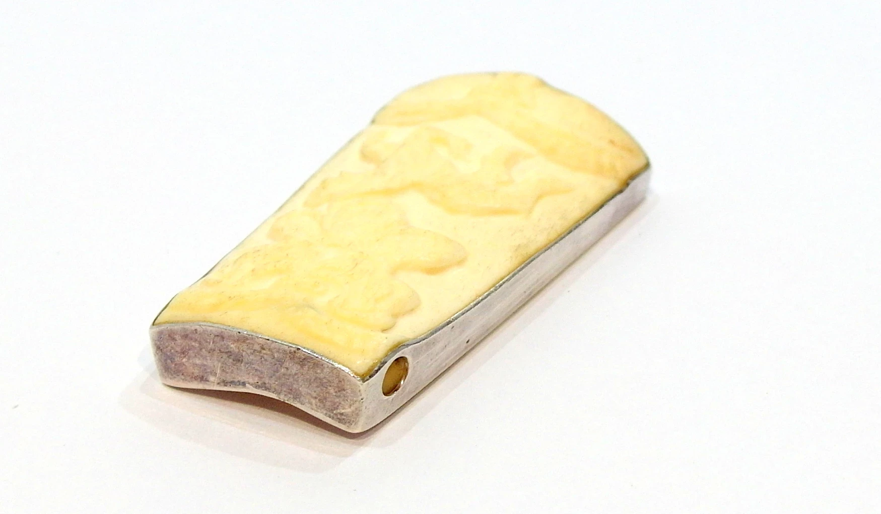 srebrny-wisiorek-i-rzezbienia-z-kosci-prp925-stan-11323-2