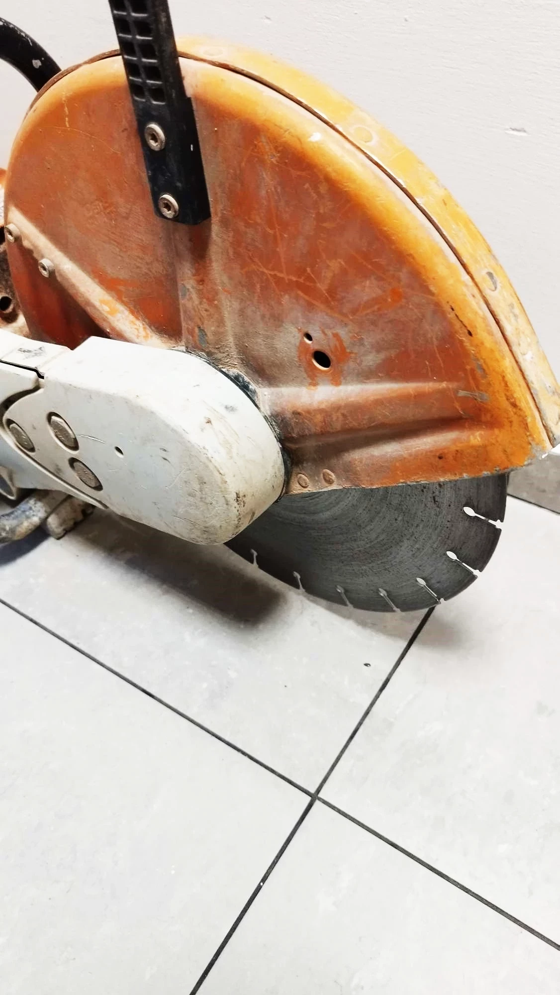 przecinarka-do-betonu-sthil-ts-400-srednica-otworu-pily-300