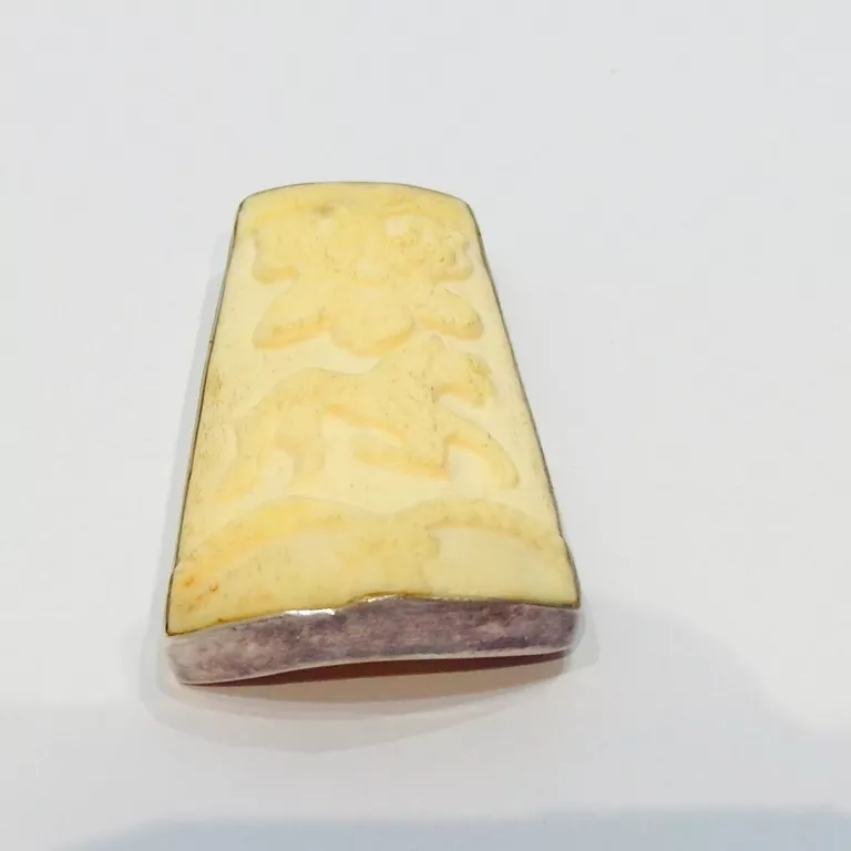 srebrny-wisiorek-i-rzezbienia-z-kosci-prp925-mlodziencza-1-warszawa