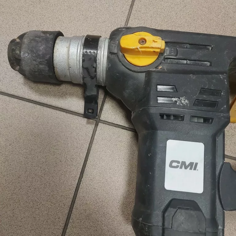 mlot-cmi-1500w-walizka-stan-uzywany