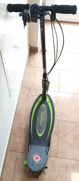 HULAJNOGA ELEKTRYCZNA RAZOR POWER CORE E90 12V