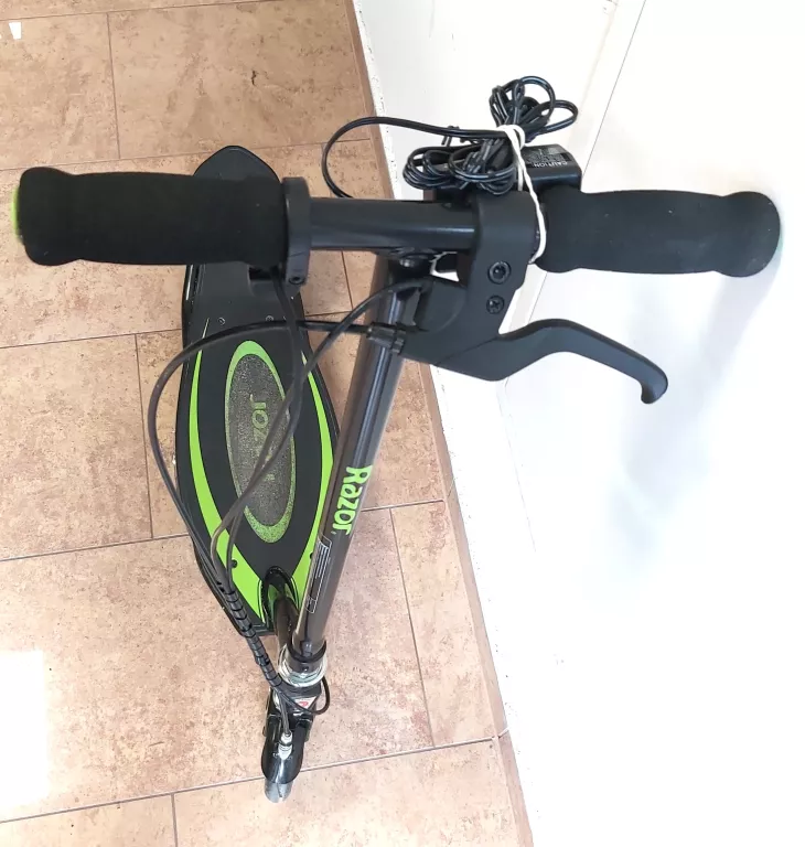HULAJNOGA ELEKTRYCZNA RAZOR POWER CORE E90 12V