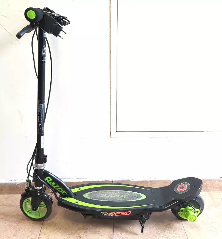 HULAJNOGA ELEKTRYCZNA RAZOR POWER CORE E90 12V