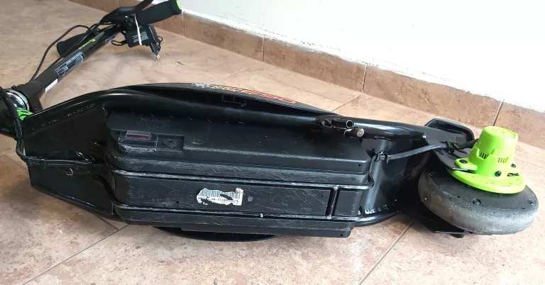 HULAJNOGA ELEKTRYCZNA RAZOR POWER CORE E90 12V