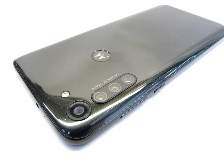 TELEFON MOTOROLA MOTO G8 4/64 GB KOMPLET