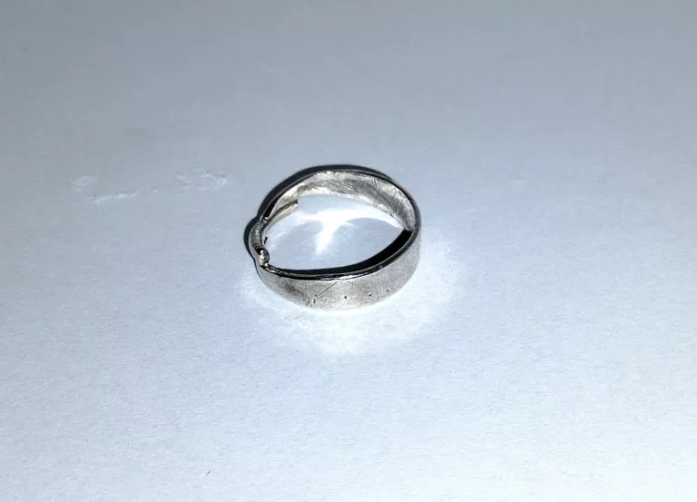 SREBRNY PIERŚCIONEK 2,19G 925