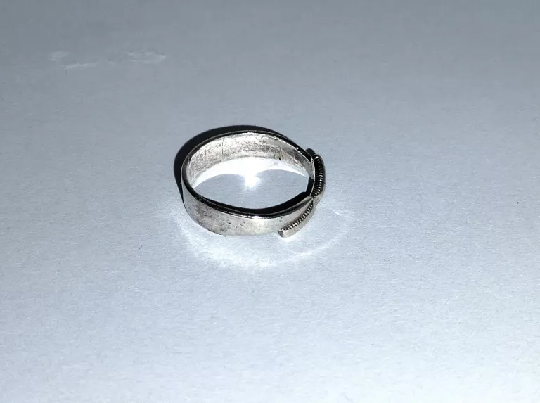 SREBRNY PIERŚCIONEK 2,19G 925