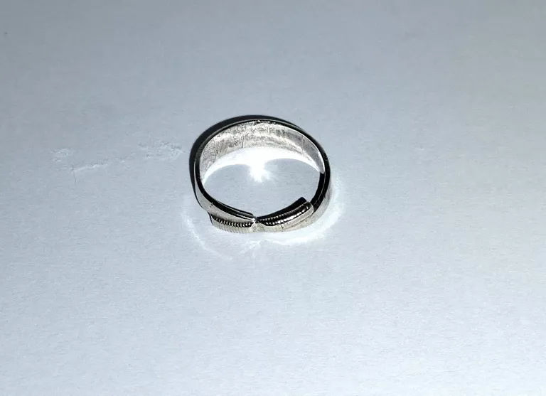 SREBRNY PIERŚCIONEK 2,19G 925