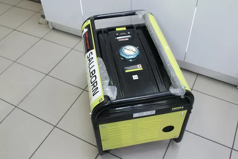 generator-pradotworczy-sallborn-sb1500x8-benzyna-rodzaj-paliwa-25050-2