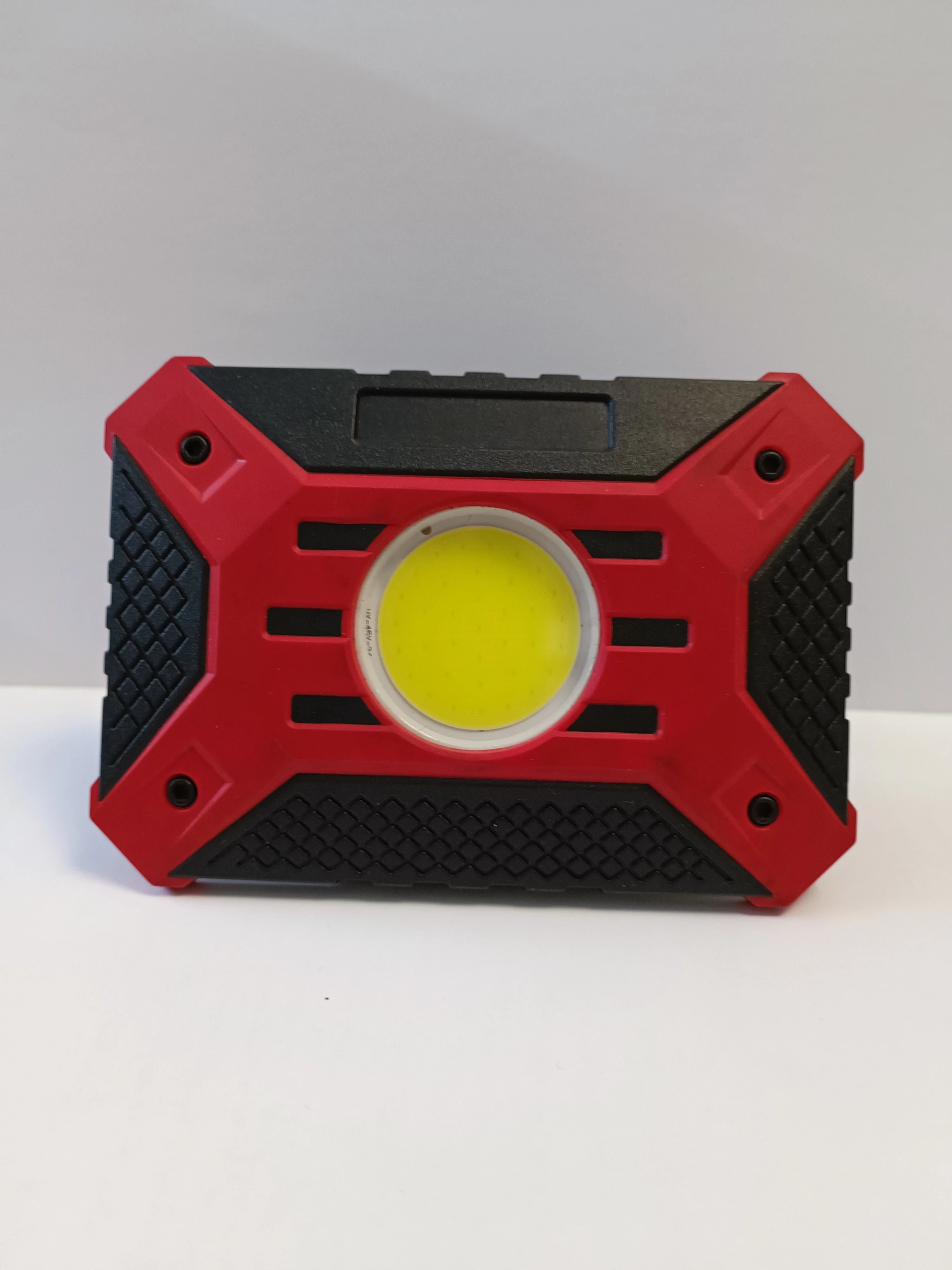 lampka-halogenowa-na-baterie-sienkiewicza-55-wroclaw-sc