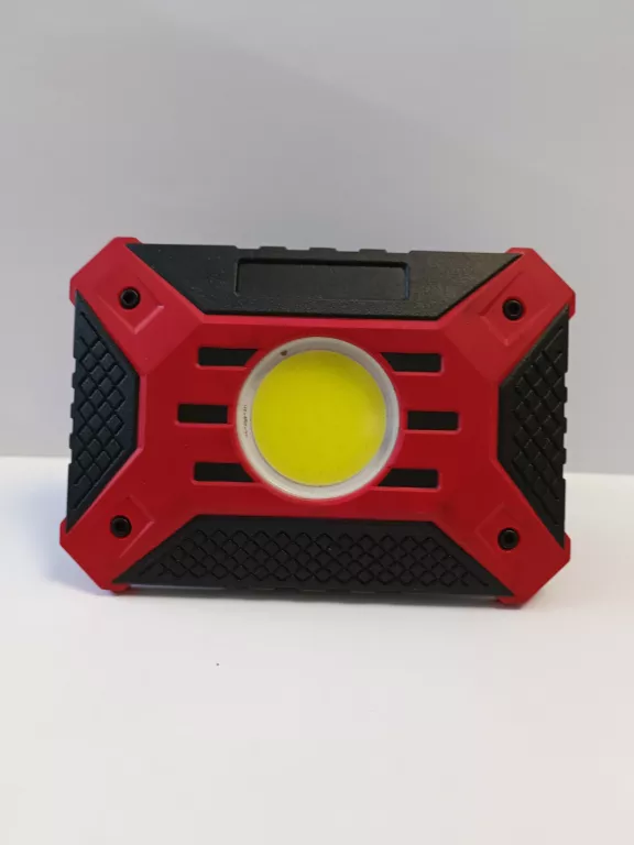 lampka-halogenowa-na-baterie-sienkiewicza-55-wroclaw-sc