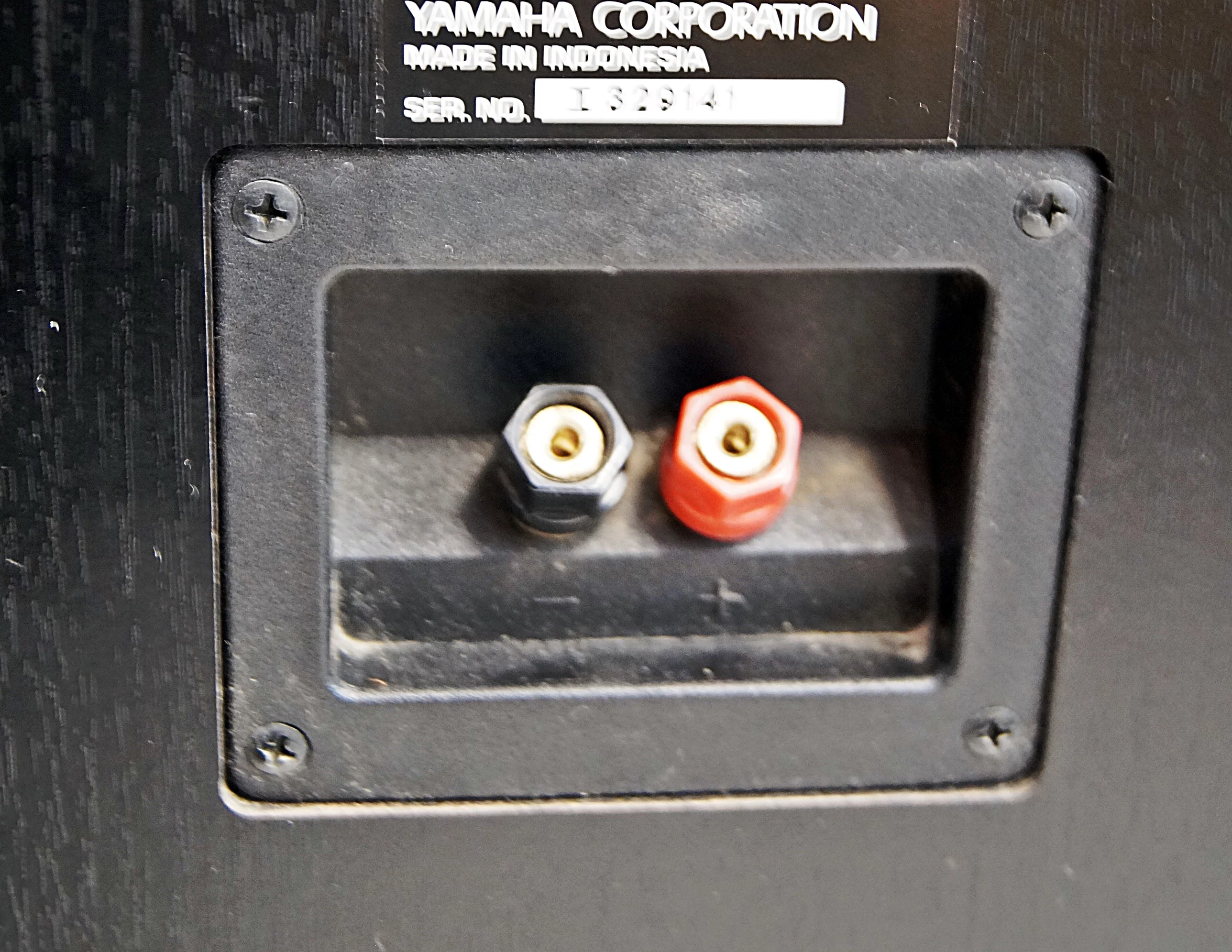 kolumny-yamaha-ns-50f-czarny-rodzaj-podlogowe