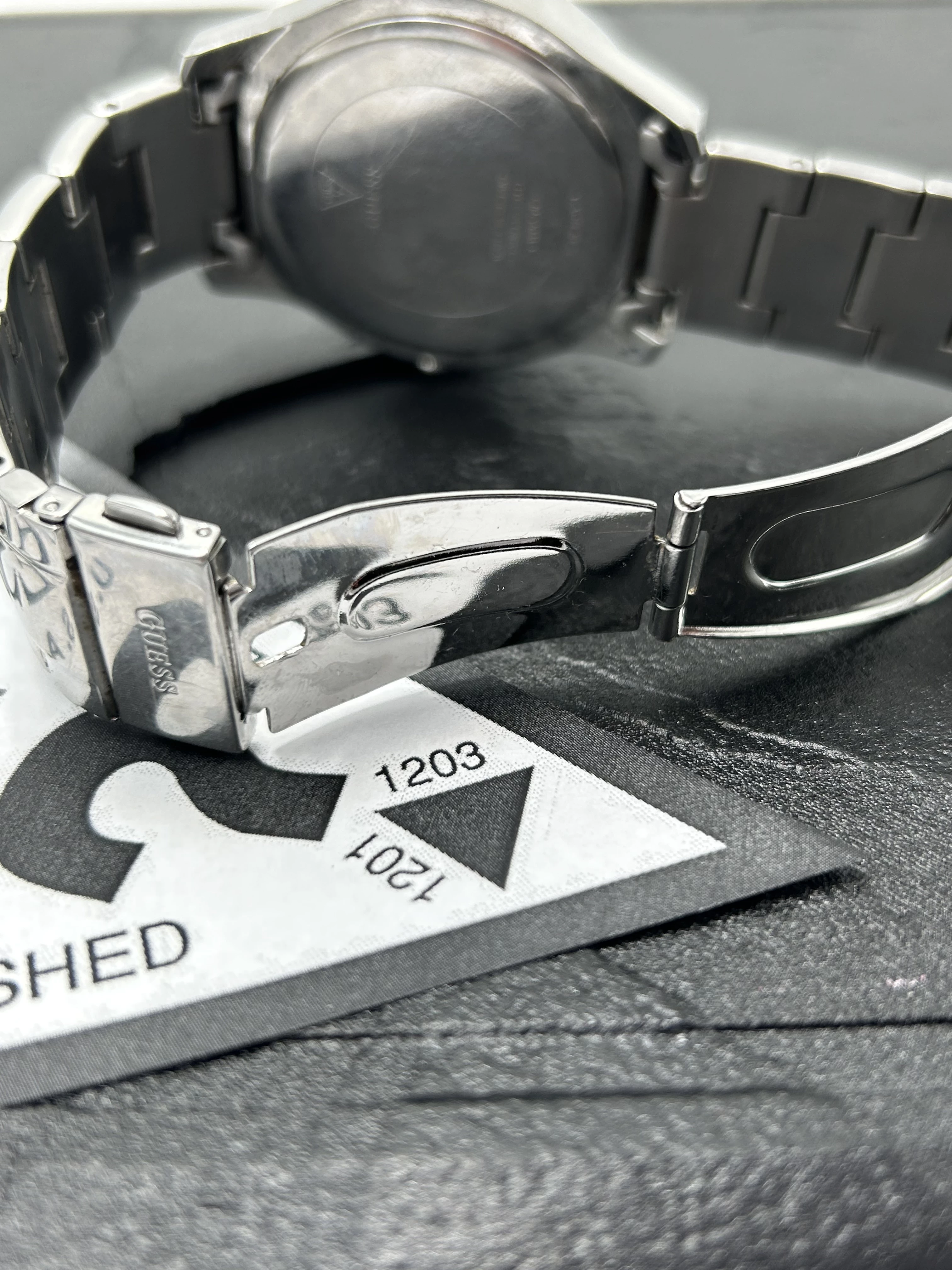 zegarek-guess-lady-gw0020l1-ksztalt-koperty-okragla