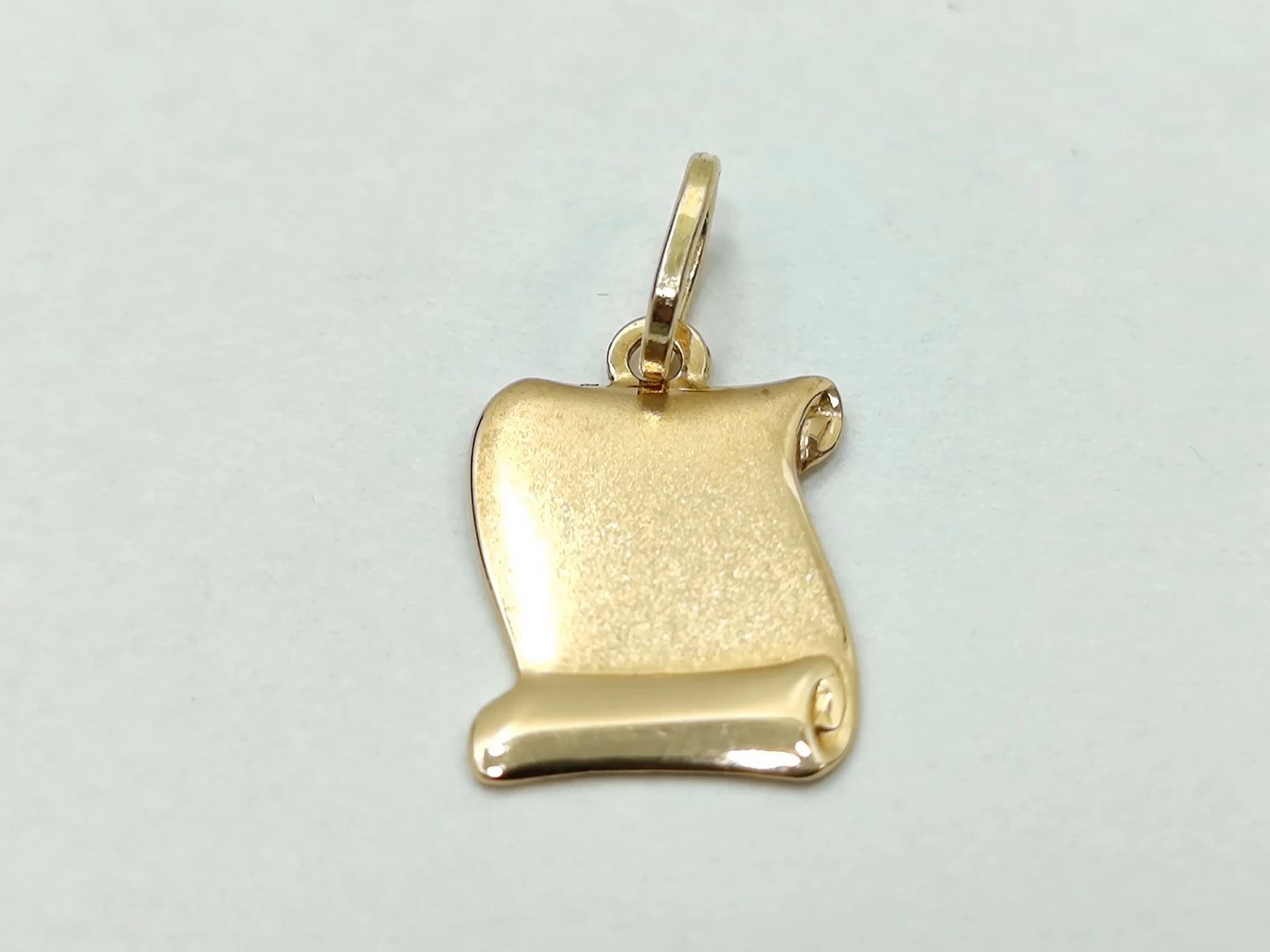 ciekawa-zlota-zawieszka-pergamin-054g-pr585-14k-stan-11323-2