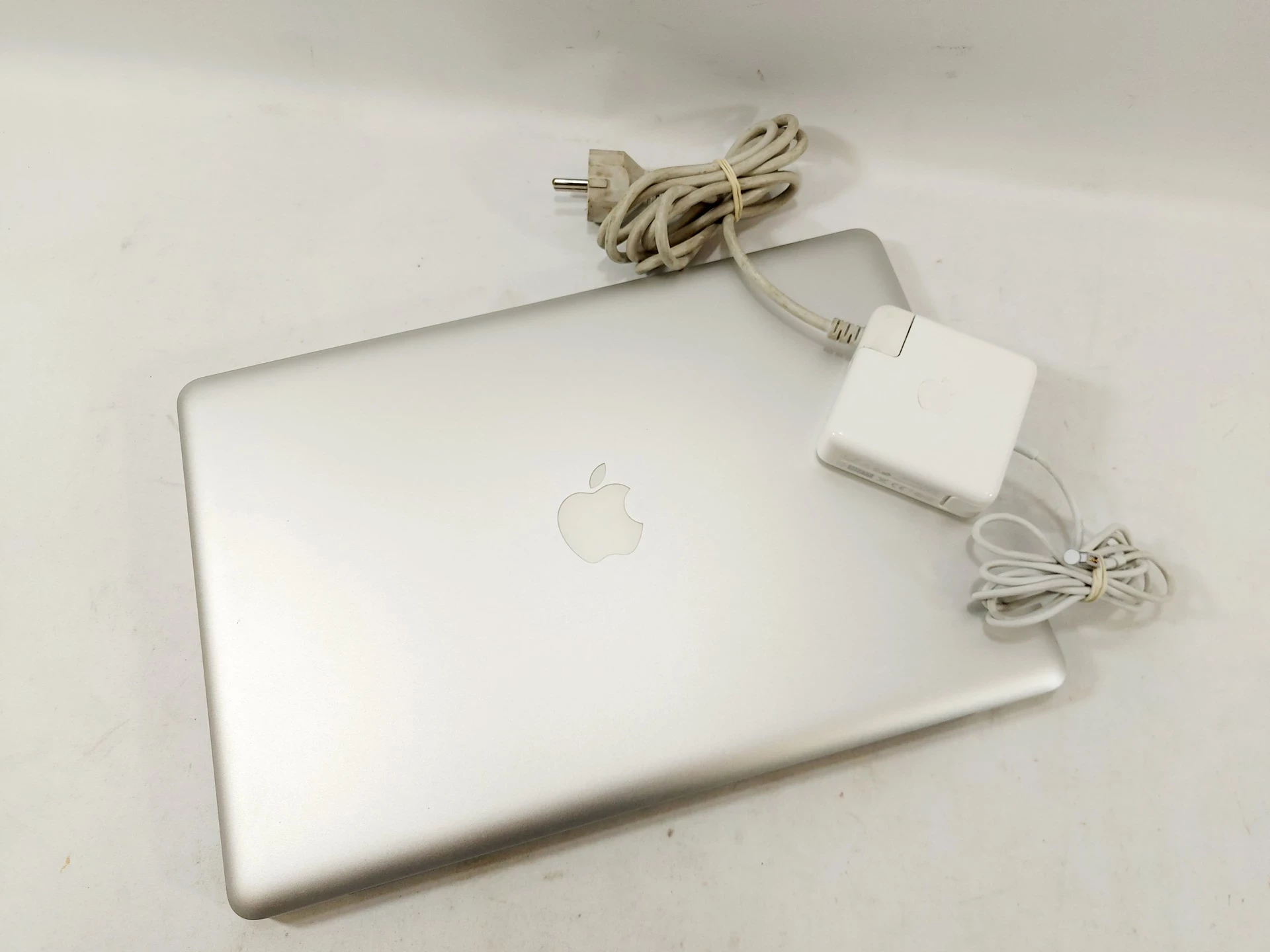 laptop-macbook-pro-a1286-mid-2010-500gb-opis-rodzaj-karty-graficznej-grafika-dedykowana