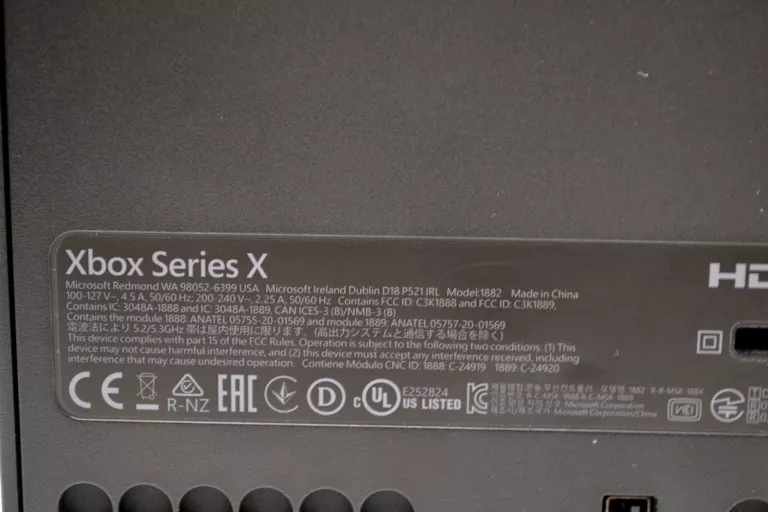 KONSOLA XBOX SERIES X 1TB + KOMPLET OKAZJA
