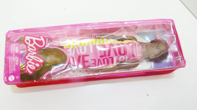 BARBIE FASHIONISTAS HBV18