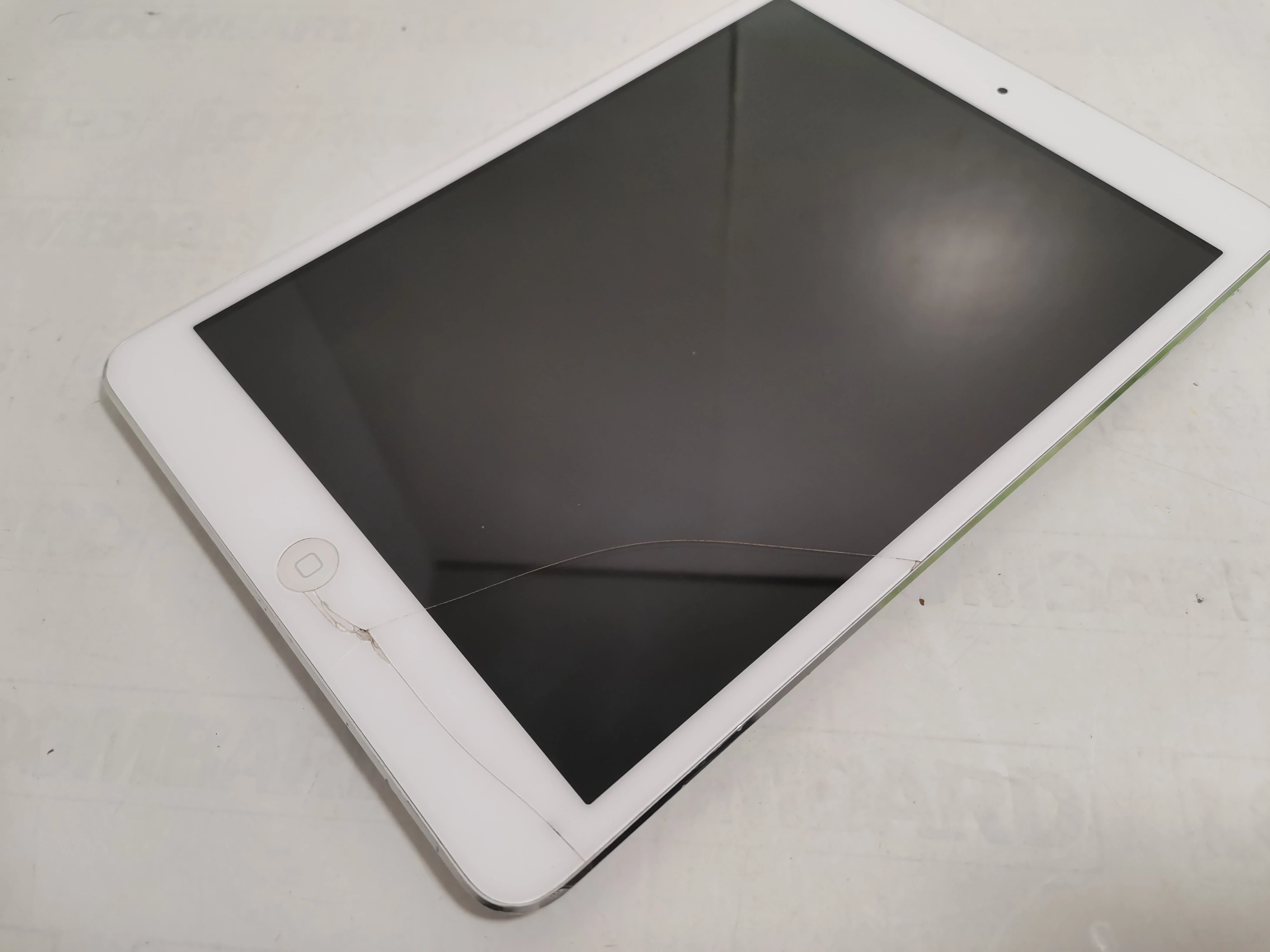 tablet-apple-ipad-mini-32gb-md532fda-pekniecie-marka-apple