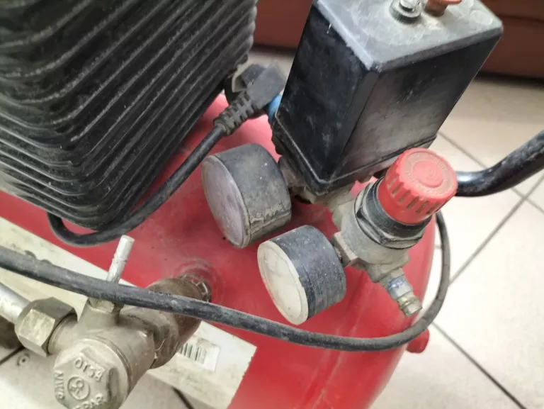 KOMPRESOR OLEJOWY ROWI 220/25
