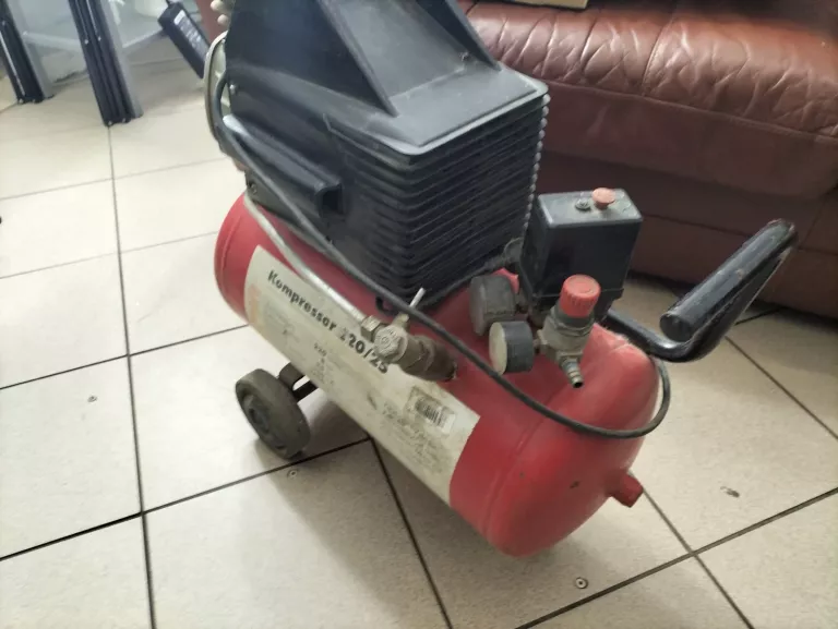 KOMPRESOR OLEJOWY ROWI 220/25