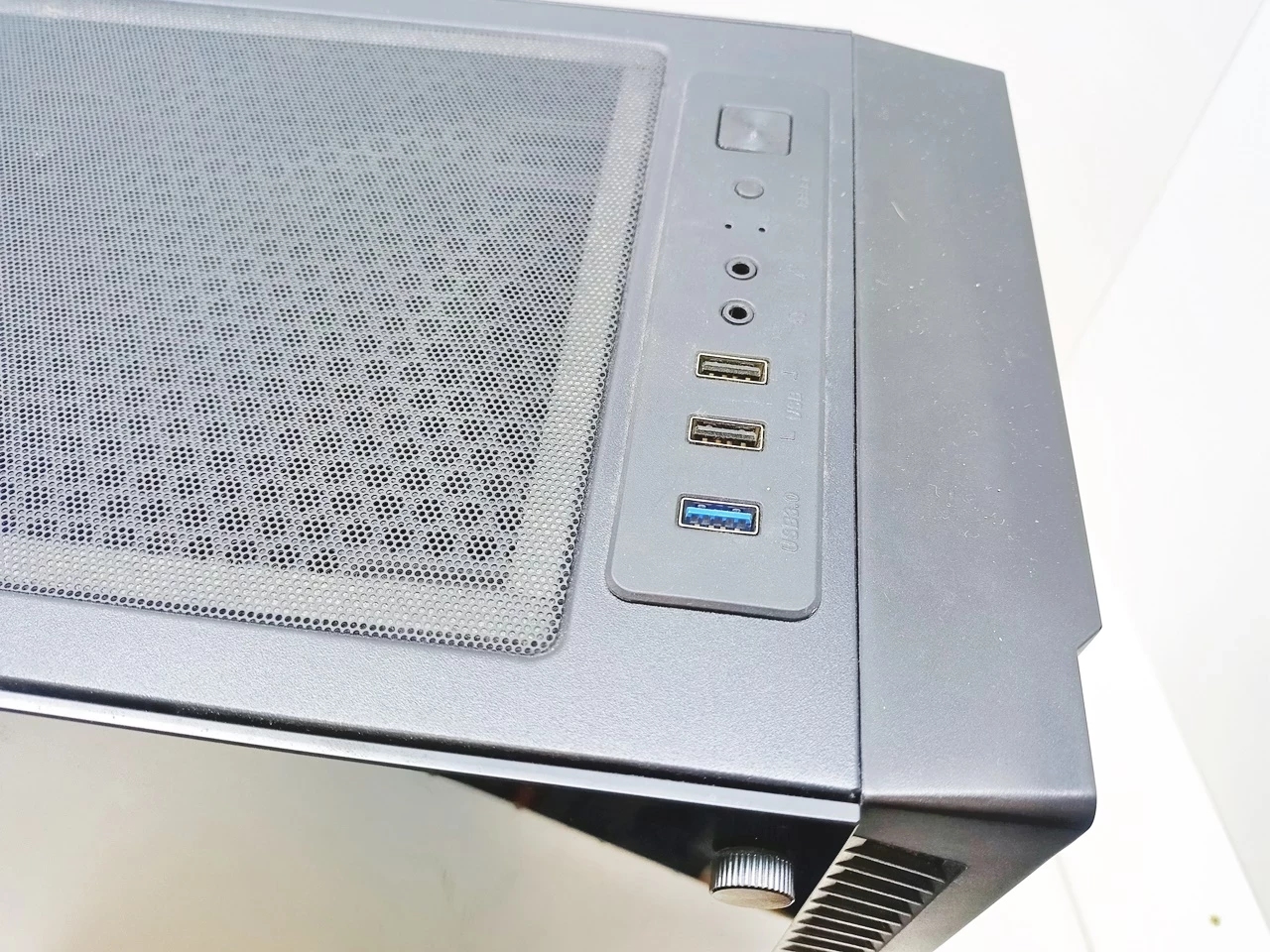 komputer-gamingowy-monitor-msi-model-970-performance