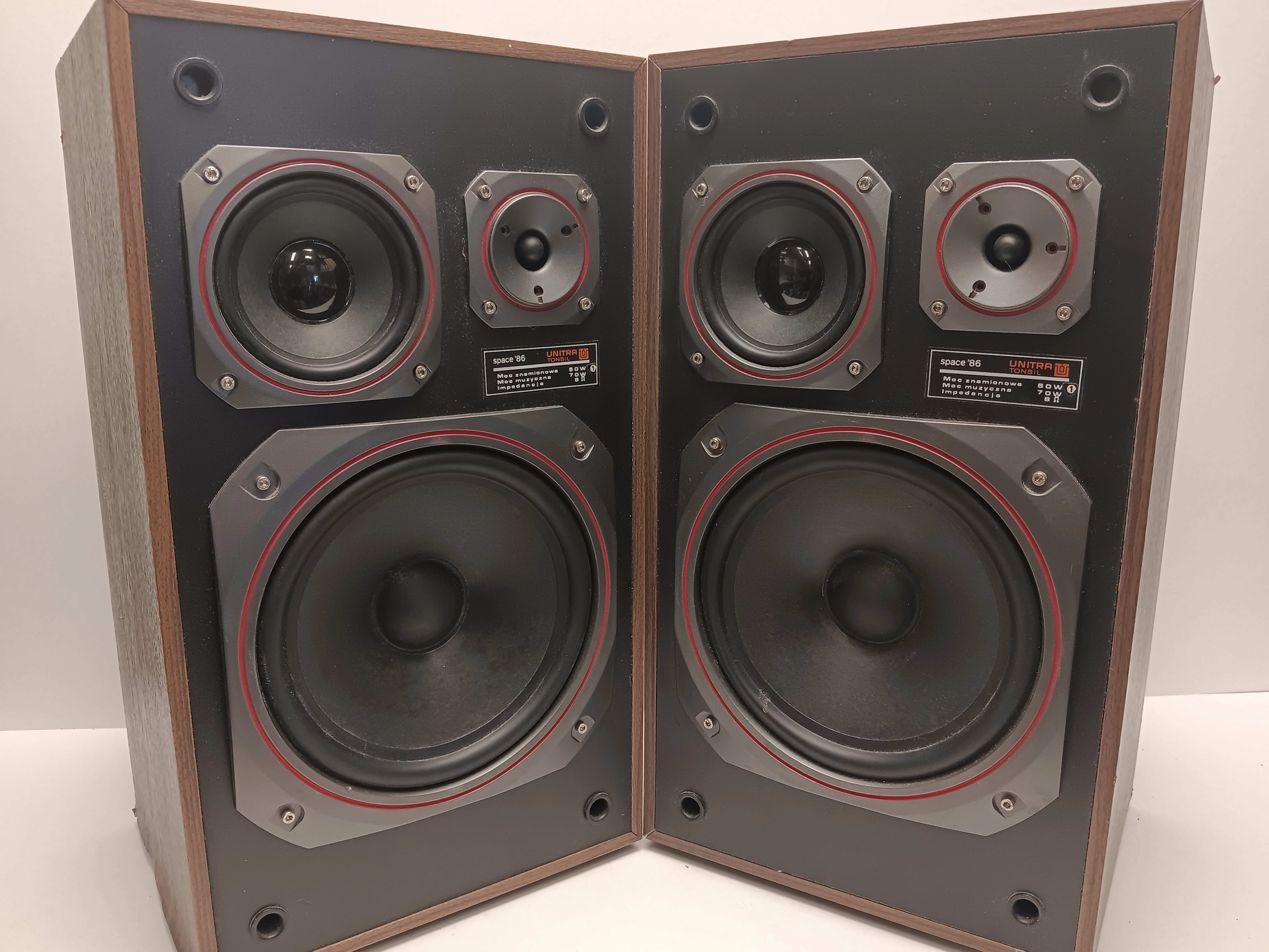 2x-kolumny-unitra-tonsil-space-86-osiedle-teatralne-3u15-krakow