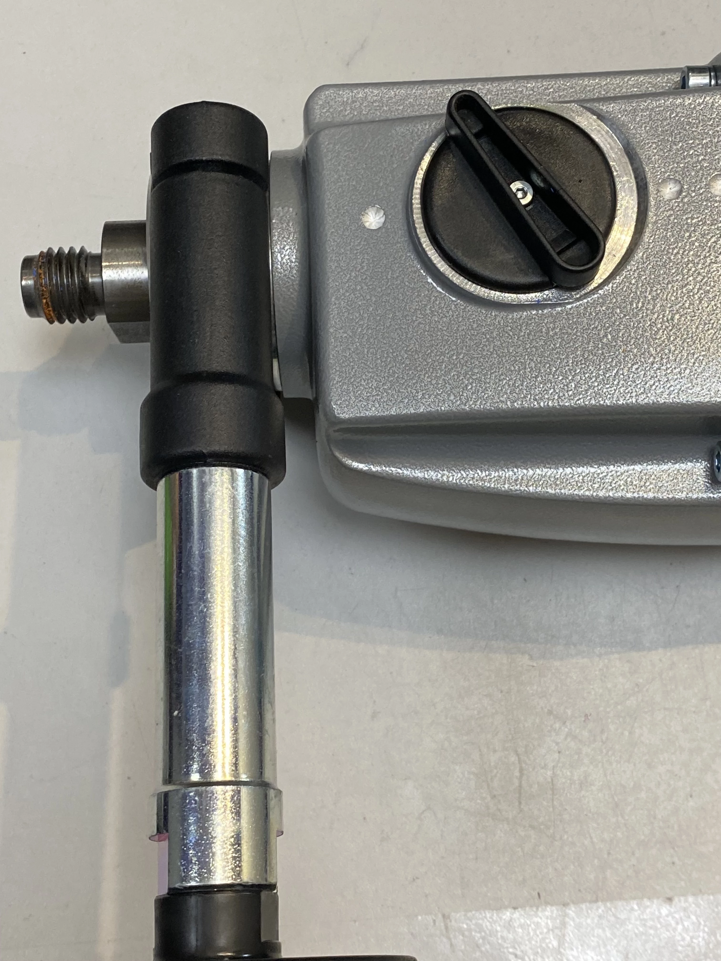 makita-dbm130-wiertnica-diamentowa-walizka-liczba-biegow-2